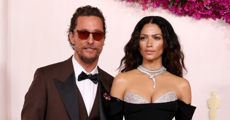 Matthew McConaughey z wystrojoną w diamenty żoną walczą o tytuł NAJSEKSOWNIEJSZEJ pary Oscarów (ZDJĘCIA)