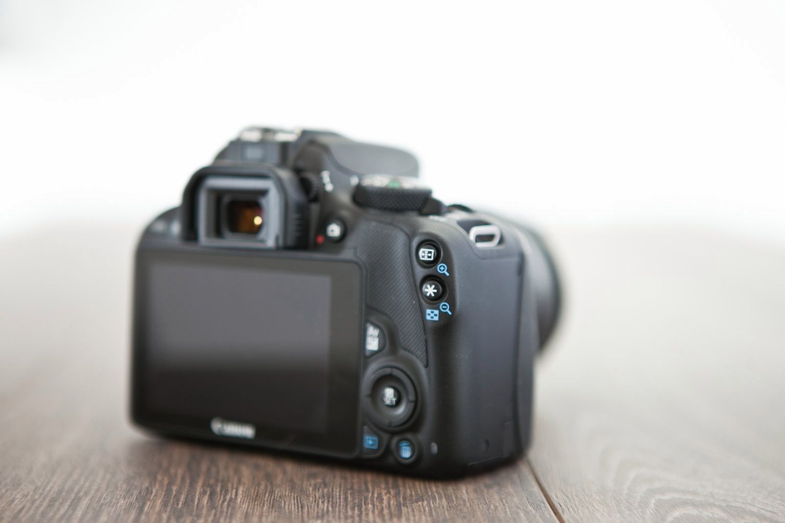 Canon EOS 100D - solidnie, ale bez fajerwerków 4