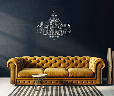 Sofa Chesterfield – czy sprawdzi się w Twoim salonie? Zobacz, do czego pasuje