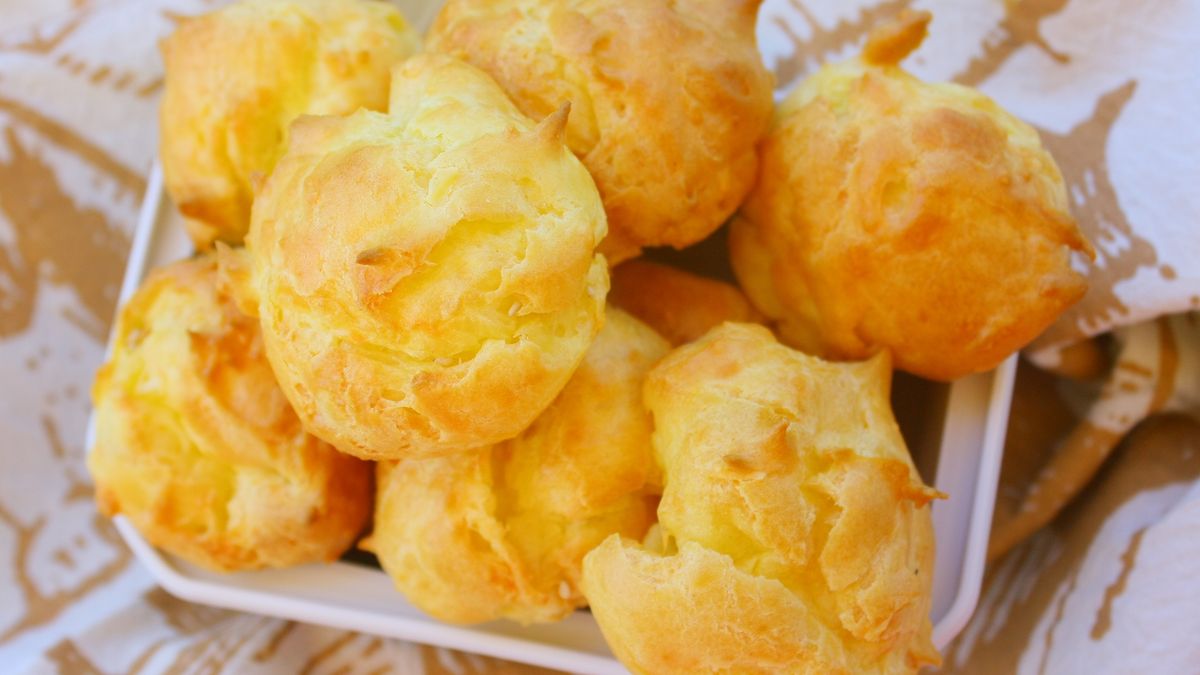Serowe gougères 