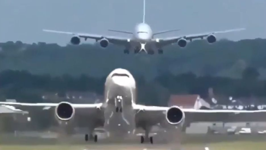 Low Pass, czyli niskie przeloty samolotów nad lotniskiem
