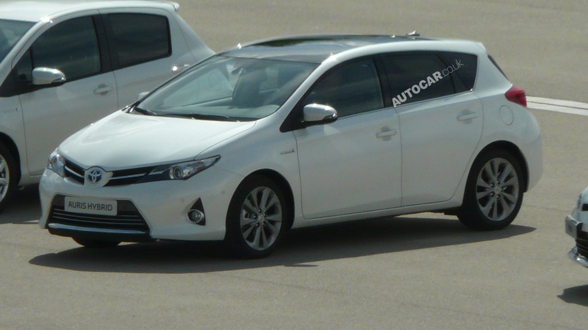 Toyota Auris 2013 - (źródło: Autocar)