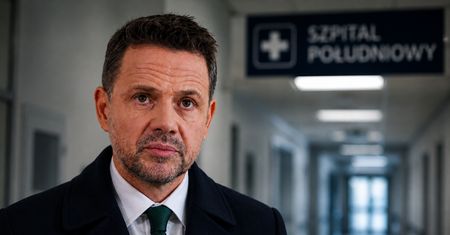 Czy Trzaskowski powinien odejść? Polacy ocenili