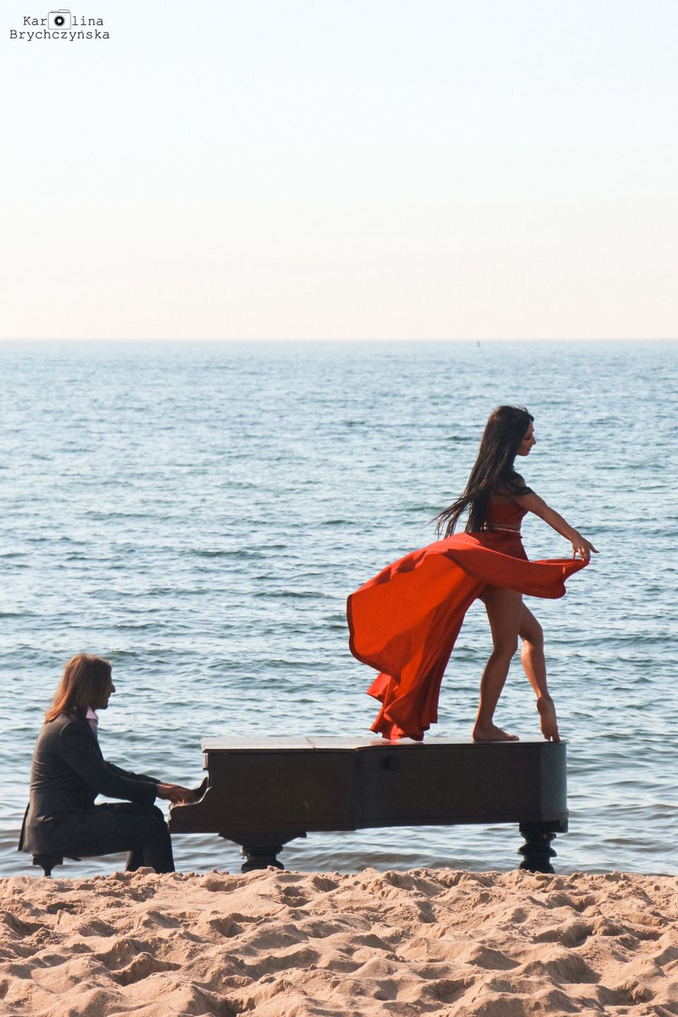 Justyna Steczkowska w teledysku z Leszkiem Możdżerem