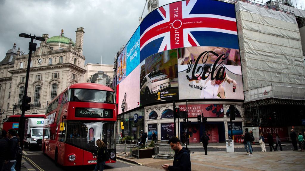 Platinum Jubilee Preparations in London's West EndA video screen broadcasts a British Union flag on Piccadilly Circus ahead of the Queen's Platinum Jubilee celebrations in central London, UK, on Wednesday, June 1, 2022. The bank holiday to celebrate Queen Elizabeth IIs 70 years on the throne may tip the UK economy into contraction but growth into subsequent months will save it from a recession. Photographer: Chris J. Ratcliffe/Bloomberg via Getty ImagesBloombergflags, union jack, united kingdom, emea, retailing, british royal family queen elizabeth, business news, london