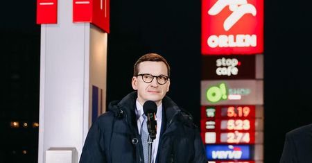 Premier na stacji benzynowej. Pokazał ceny