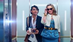 Czy Kim Cattrall dobrze wybrała? Recenzja nowości Netfliksa zatytułowanej „Glamorous”