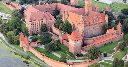 Polskie obiekty na liście UNESCO. Zabytkowe budynki i skarby natury