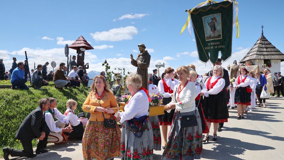 Łapsze Wyżne (pow. nowotarski), 03.06.2021. Procesja Bożego Ciała w Łapszach Wyżnych, 3 bm. (aldg) PAP/Grzegorz Momot