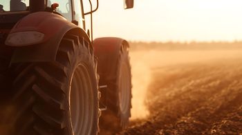 Opony rolnicze do ciągników komunalnych. Kiedy są odpowiednie?