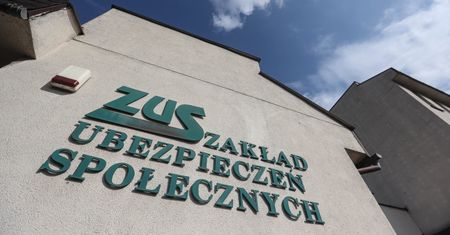 Czternasta emerytura 2026. ZUS podał terminy wypłat. Sprawdź, ile pieniędzy trafi do seniorów we wrześniu.
