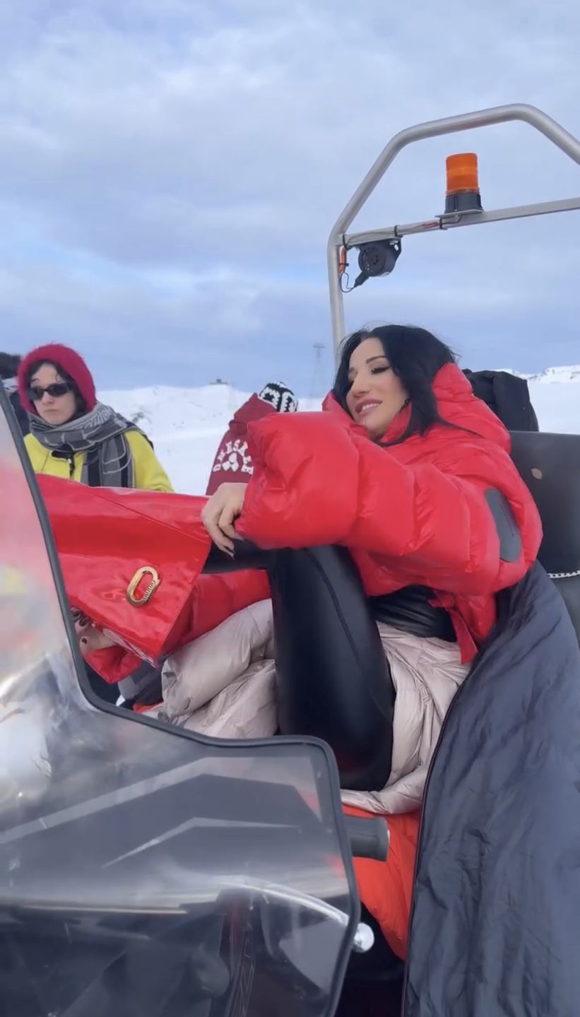 Justyna Steczkowska w szpilkach w górach