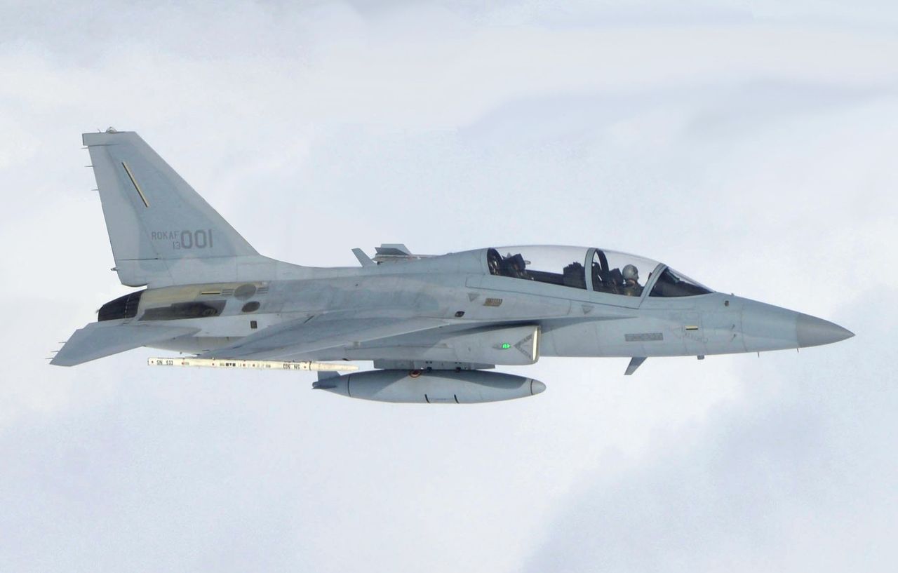 FA-50 - the photo shows a Korean plane without suspended weaponry.