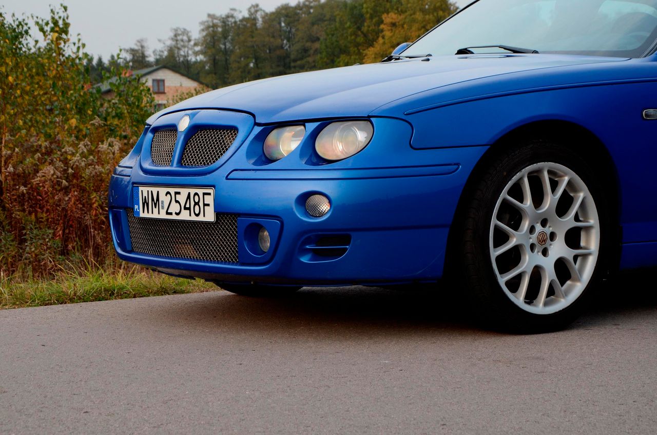 Nietypowe auto, brak części i szkoda z OC. Jak sobie z tym poradzić?