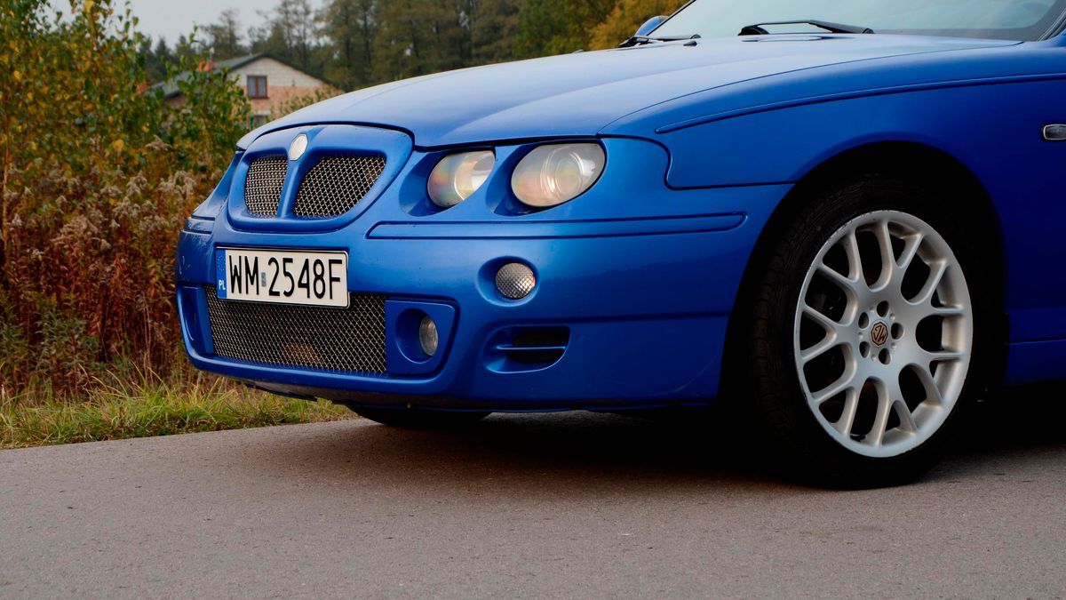 W przypadku uszkodzenia oryginalnego zderzaka, właścicielowi pojazdu należy się nowy oryginalny. A co, jeśli na rynku takiego nie ma?