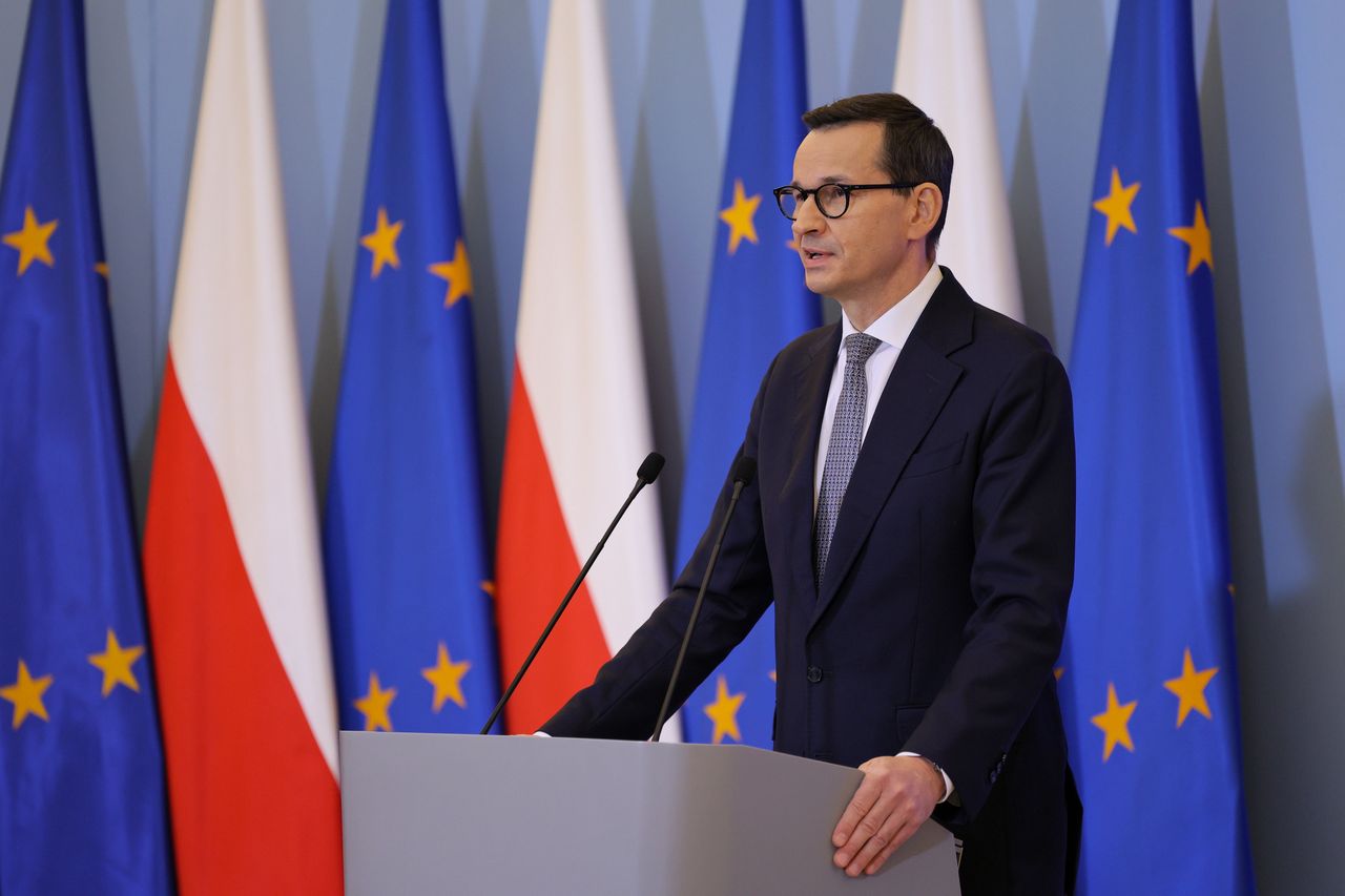 Morawiecki uderza w Hołownię. "Mamy popcorn, show i igrzyska"