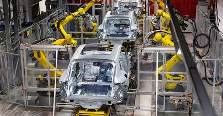 Porsche znów wstrzymuje produkcję z powodu braku dostaw z Ukrainy