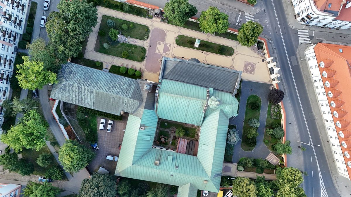 klasztor ojców Franciszkanów przy Placu Wolności