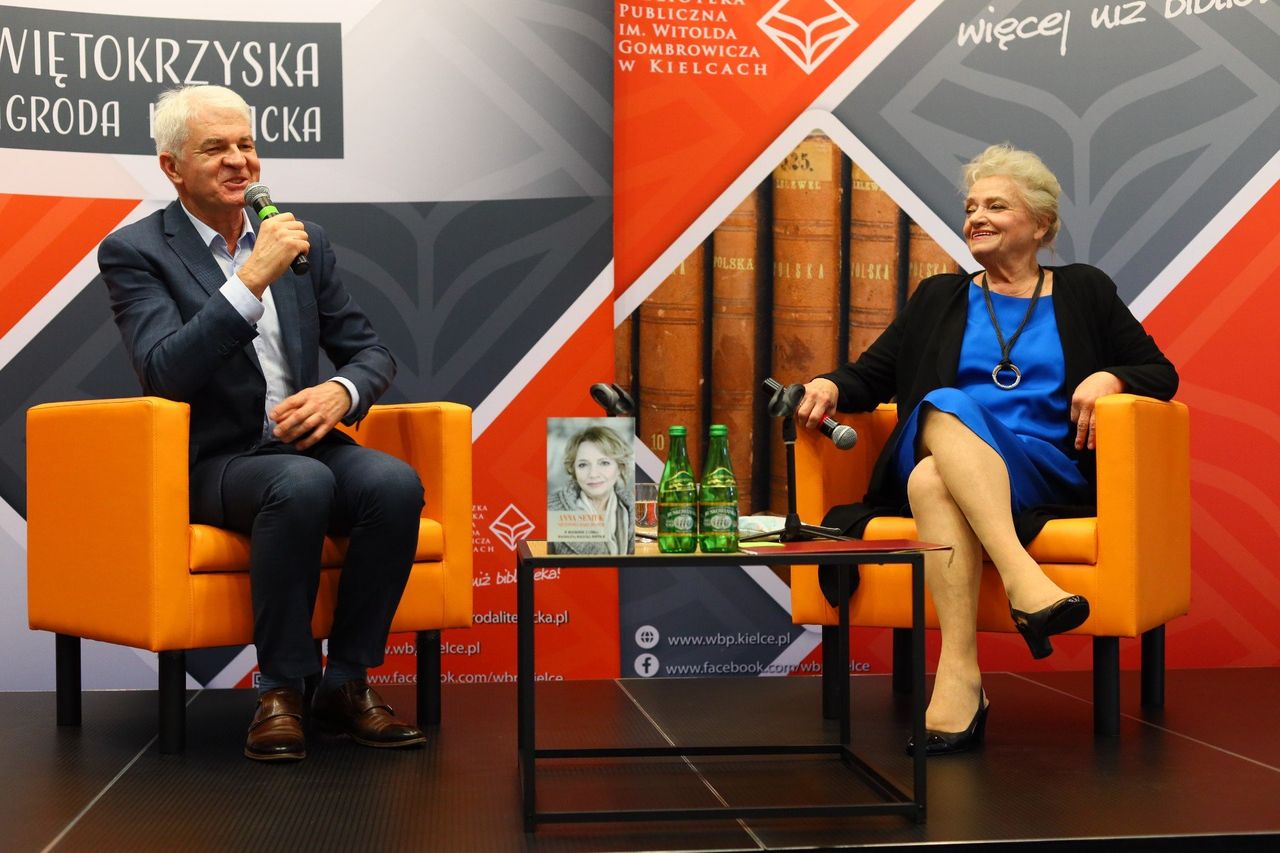 I Świętokrzyski Festiwal Literacki. Anna Seniuk o życiu, teatrze i uczciwości w Wojewódzkiej Bibliotece Publicznej. Zobacz zdjęcia