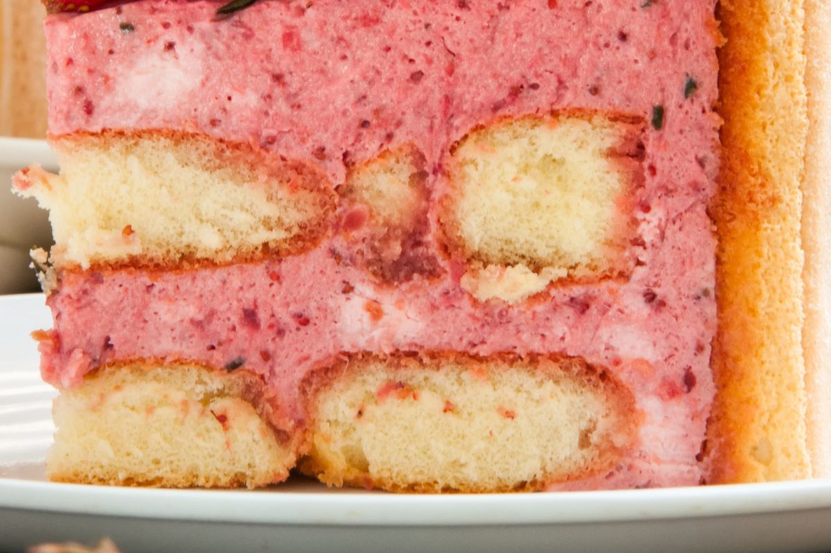 No-bake strawberry cake is worth the sin