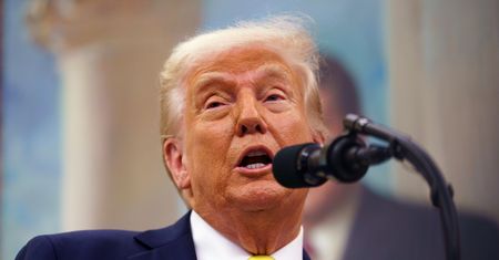 Zamieszanie w Gabinecie Owalnym. Trump przerywa przemówienie