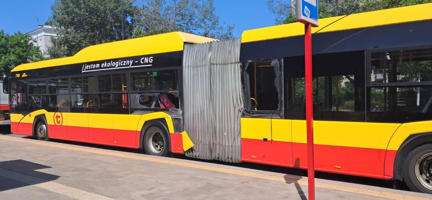 Ciężarówka zderzyła się z autobusem w Warszawie. Nowe informacje z policji