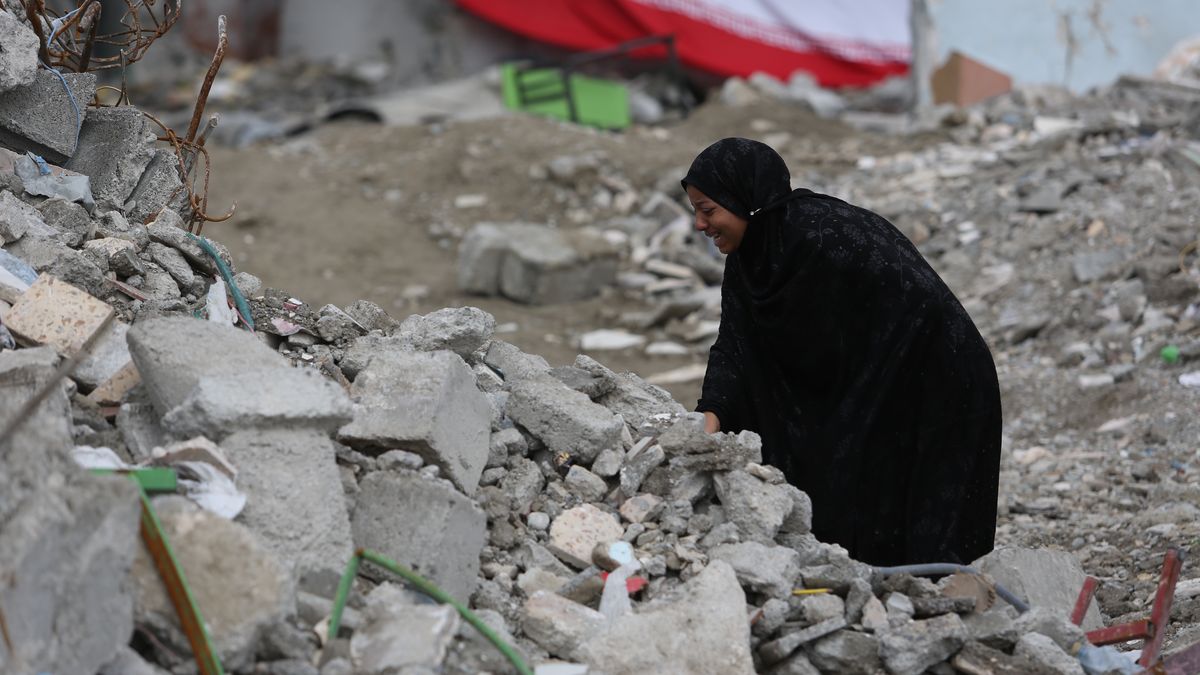 Zniszczony budynek szkoły Shajarehâ'ye Tayyibe w Minab