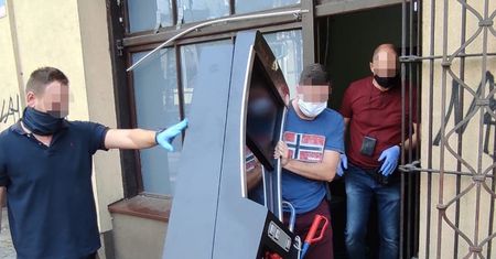 Wołomin. Nielegalne automaty do gier i narkotyki. 29-latka usłyszała zarzuty