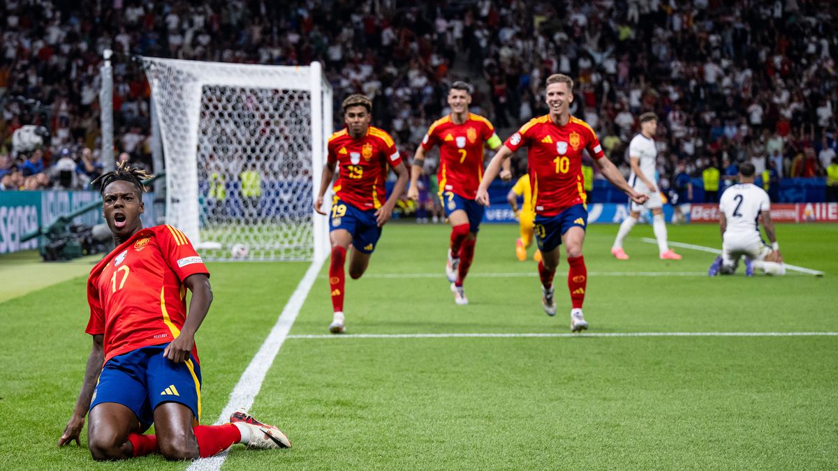 BERLIN, GERMANY - JULY 14: Nico Williams of Spain (17) celebrates after scoring his team's first goal during the UEFA EURO 2024 final match between Spain and England at Olympiastadion on July 14, 2024 in Berlin, Germany. (Photo by Marvin Ibo Guengoer - GES Sportfoto/Getty Images)