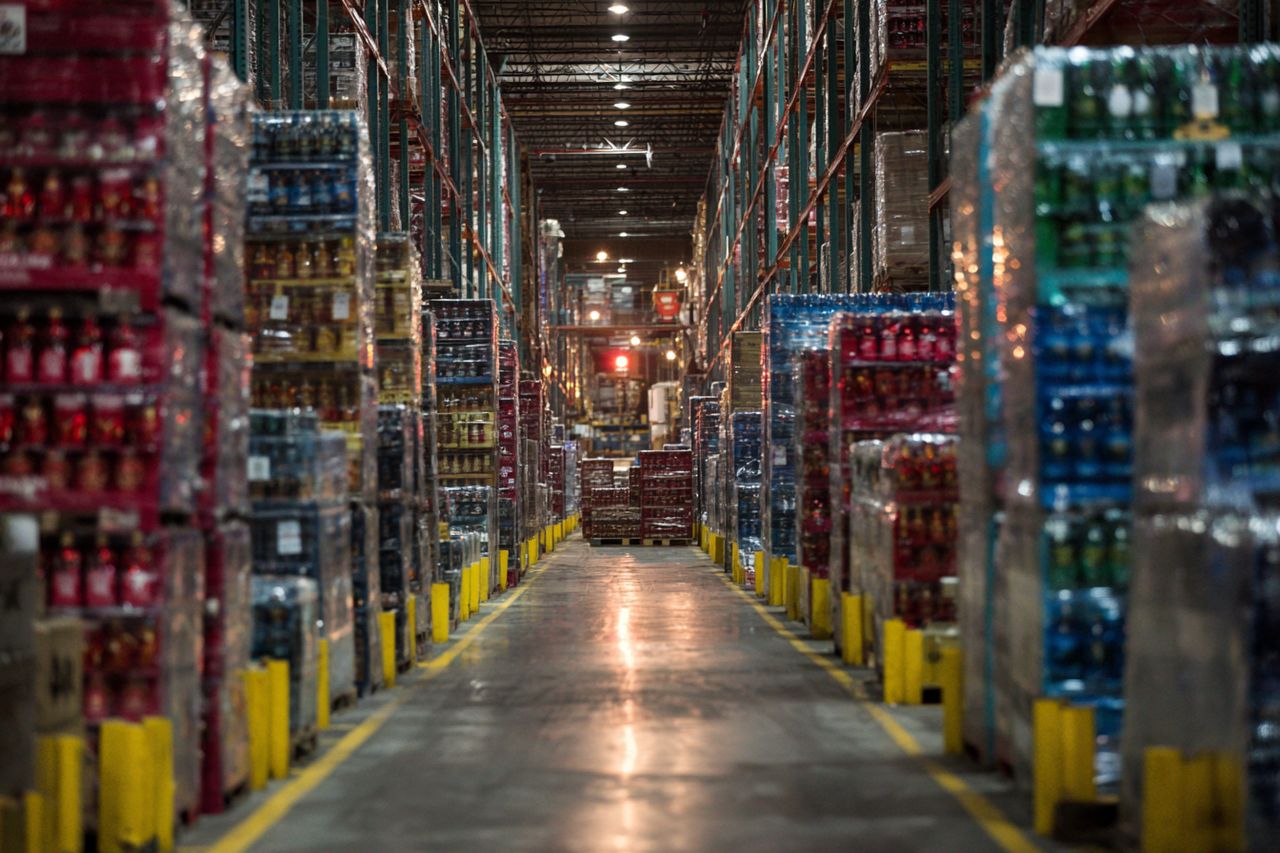 Co dalej z amerykańskim alkoholem? Kanadyjskie magazyny pełne towaru, który miał zniknąć z półek