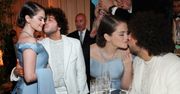 Złote Globy 2025. Selena Gomez wymienia czułości z narzeczonym. Miłość kwitnie?