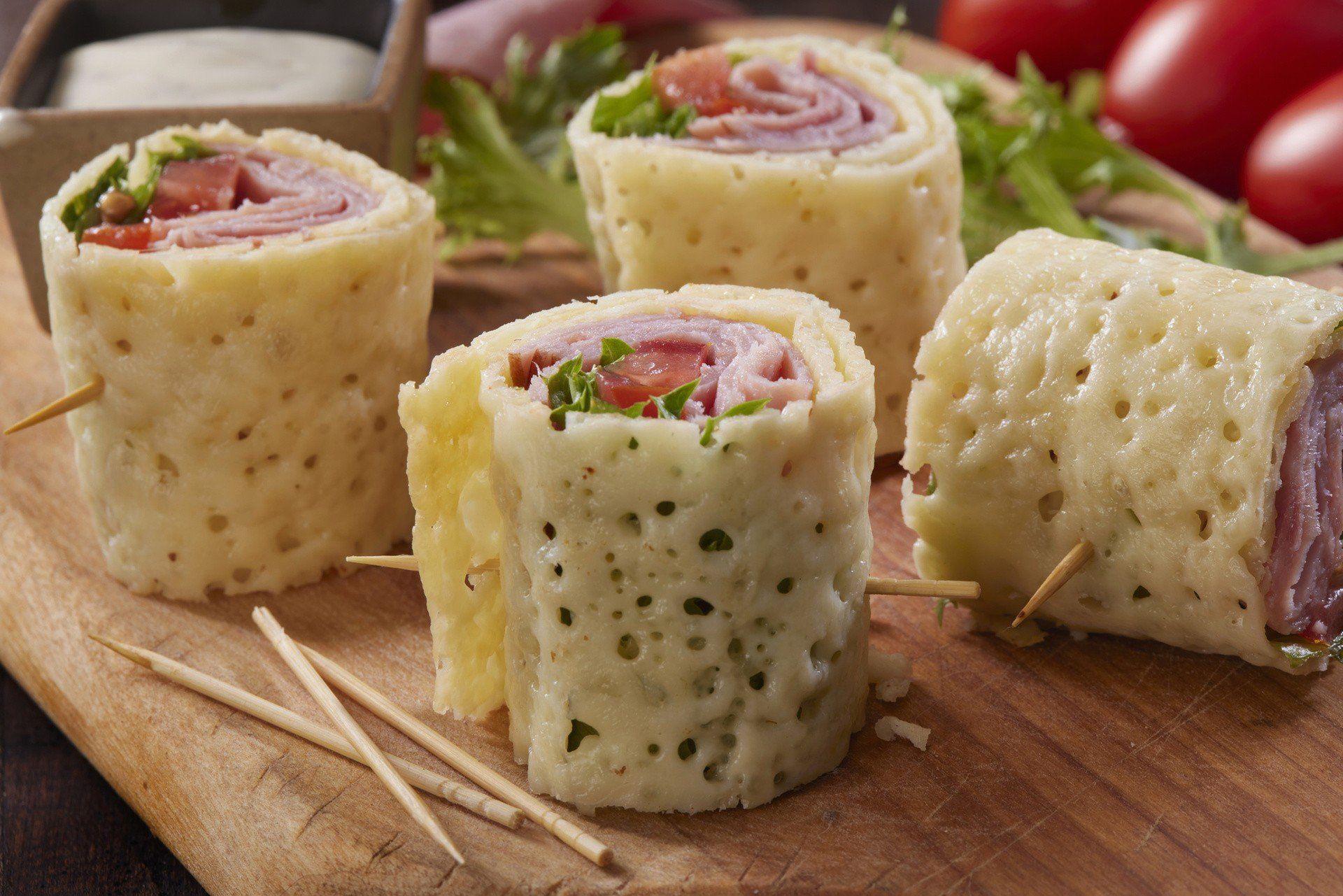 Ser zamiast chleba to opcja polecana w kanapkach typu sandwicz, jak również w koreczkach zamiast placków tortilla