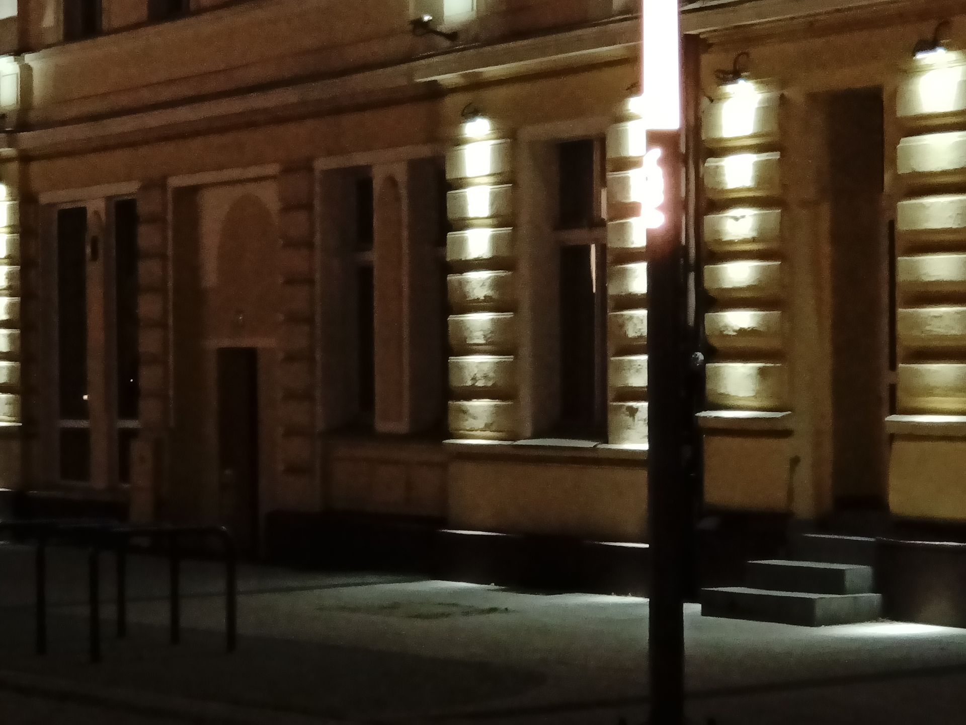 Taniej, ale i bardziej nijako. Test OPPO Reno 3 58