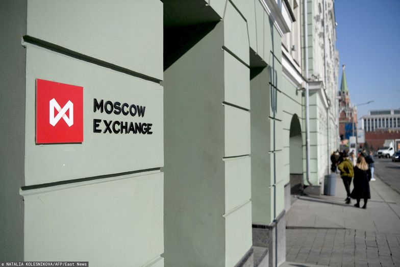 Moskiewska giełda chwilowo zawiesiła część handlu. Oto powód