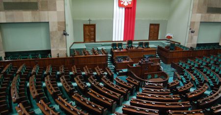 1,5 mld zł więcej na instytucje państwowe. Skorzystają politycy i urzędnicy