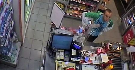 Przywłaszczył komórkę, saszetkę i kartę bankomatową. Kto go rozpoznaje?