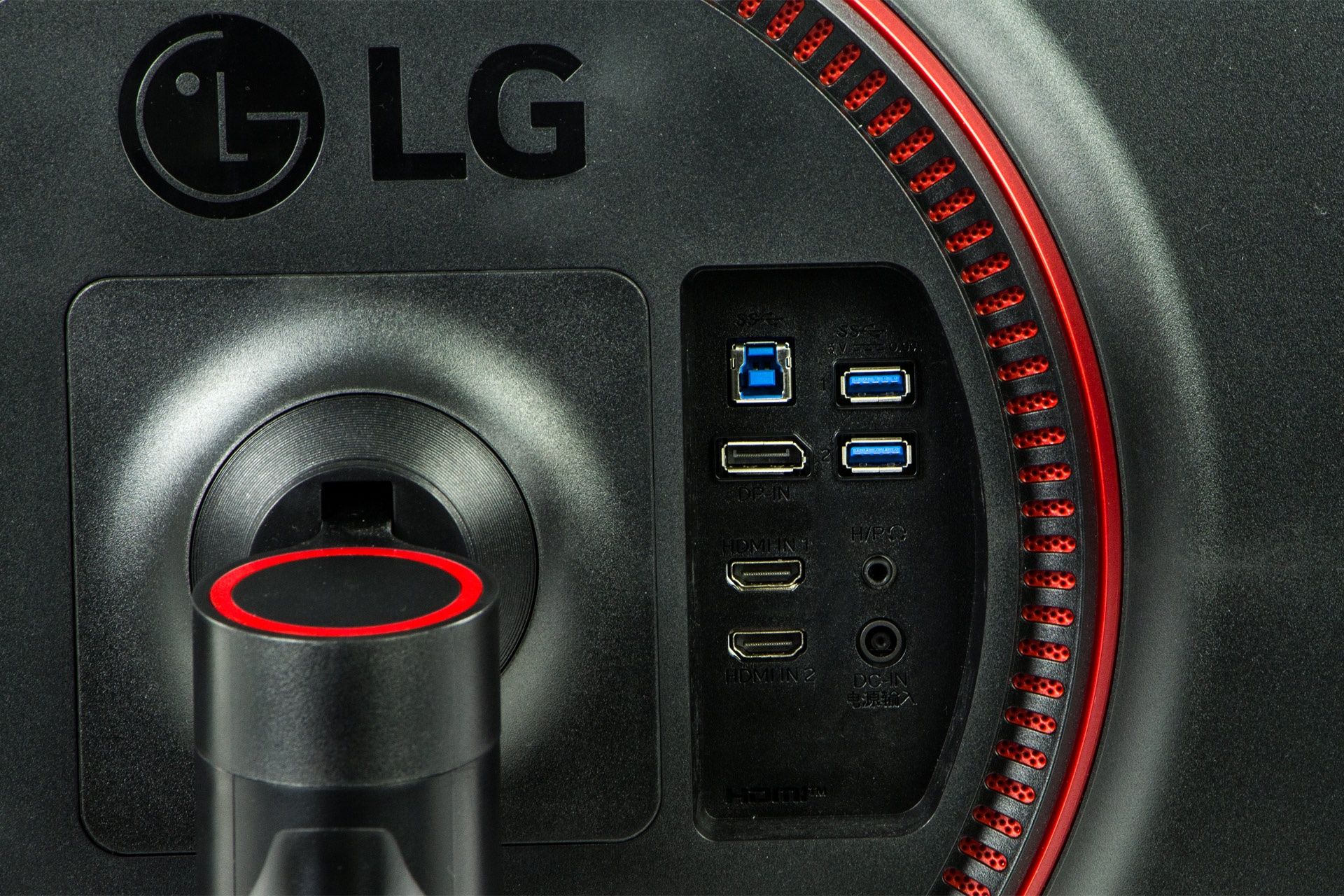 LG 27GN750-B - panel z portami