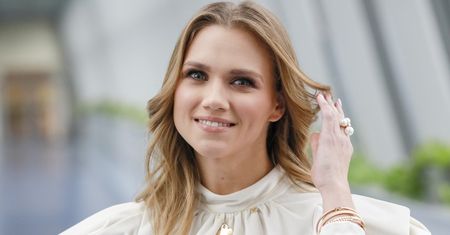 To nie był dobry pomysł. Agnieszka Kaczorowska odświętnie, ale w chaosie