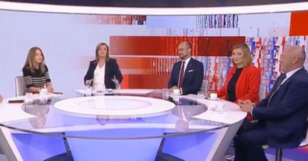 Lichocka wciąż mówiła. Sawicki zaczął śpiewać w studiu