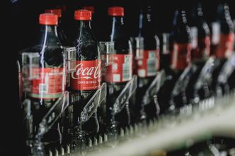 Coca-Cola zmienia plany. "Ciche wycofanie się z obietnicy"