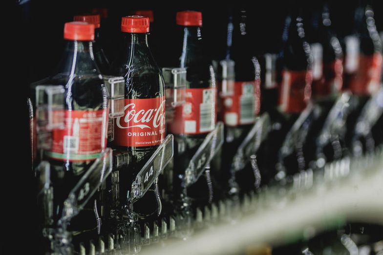 Coca-Cola zmienia plany. "Ciche wycofanie się z obietnicy"