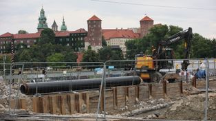 Praca na dwie zmiany przy remoncie mostu Grunwaldzkiego w Krakowie. Dlaczego nie zawsze roboty idą tam pełną parą?