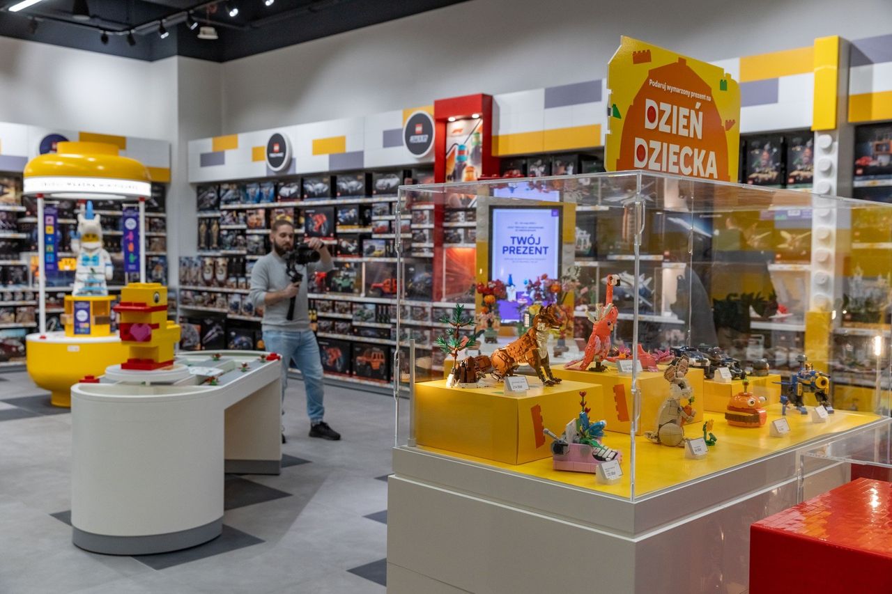 Sklep LEGO w Krakowie. Tak wygląda przed oficjalnym otwarciem. Mamy zdjęcia salonu w Bonarce!