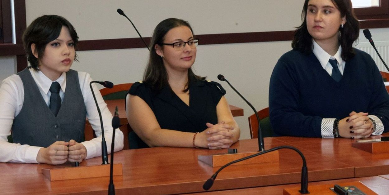 Legnica: Młodzi radni złożyli ślubowanie i wybrali prezydium