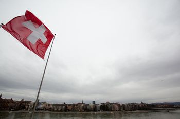 Rosja próbuje wpłynąć na wynik referendum w Szwajcarii. Chodzi o sankcje