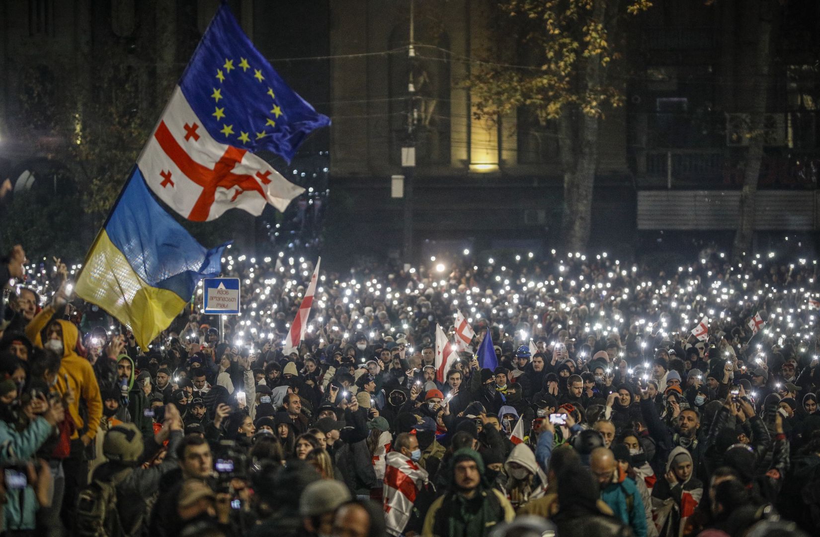 Georgian opposition protests in Tbilisi
epa11750241 Georgian opposition supporters hold EU, Georgian and Ukrainian flags during a protest in front of the Parliament building in Tbilisi, Georgia, 30 November 2024. Thousands of pro-EU activists demonstrated in the Georgian capital of Tbilisi to protest against the country's ruling party decision to suspend accession talks with the European Union (EU) until the end of 2028.  EPA/DAVID MDZINARISHVILI 
Dostawca: PAP/EPA.
DAVID MDZINARISHVILI
rally, gather, thousands, demonstration