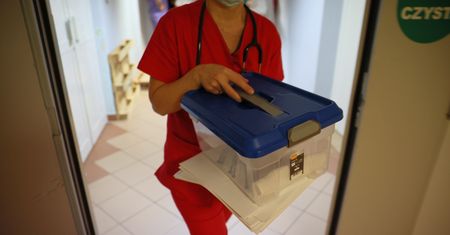 Śląsk. Koronawirus. Rozpoczęły się szczepienia na COVID-19. Pierwsza osoba w woj. śląskim zaszczepiona