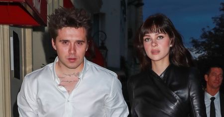 Nicola Peltz w towarzystwie męża Brooklyna Beckhama przechadza się po Paryżu z torebką Balmain za 10 tysięcy złotych (ZDJĘCIA)