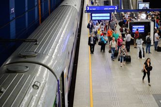 Pociąg odjechał za szybko. Stracili sprzęt za 50 tys. zł. "Przykro nam"