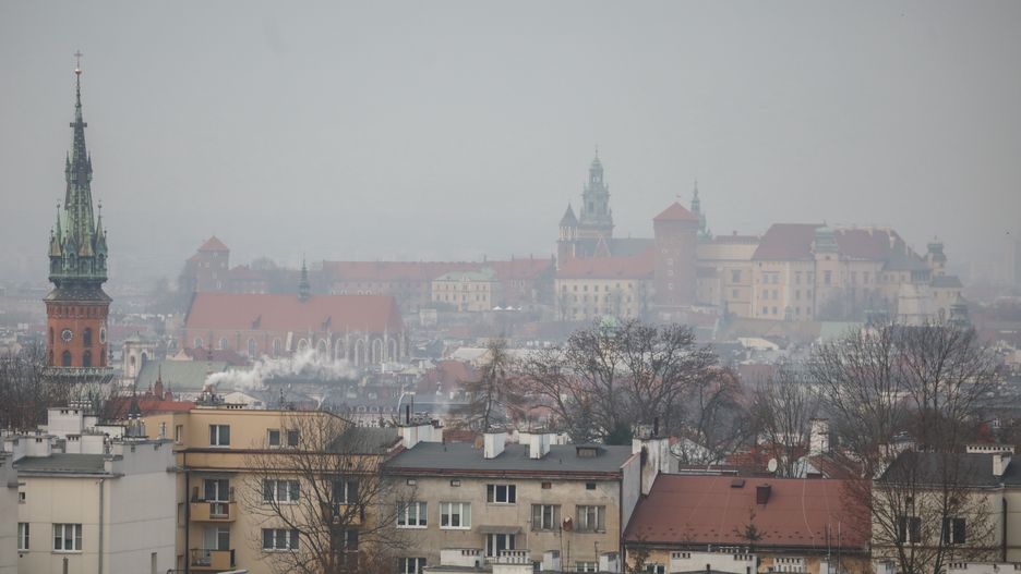 A view over the city of Krakow and the Wawel Castle from Krakus Mound during smog standards many times exceeded. Krakow, Poland on December 16, 2020.  (Photo by Beata Zawrzel/NurPhoto via Getty Images)